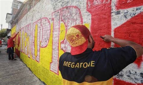 Estadio coruco diaz , zacatepec de hidalgo , мексика. Carlos Herrera Presume Pintas En Calles Con Escudo De ...