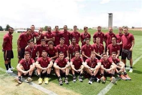 Ashley Cole Lurking Roma Team Photo Goes Viral