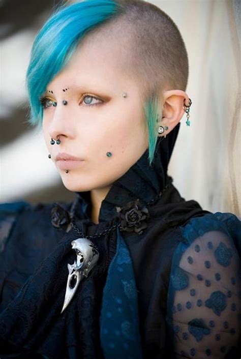 For the ultimate in the stubbly, rugged look, this beard style for those with shaved heads is perfect for the guy who does not want to spend a whole lot of time maintaining his facial hair but still wants to look attractive. Goth Girls Are Hotter - Likes | Cabelo futurista ...