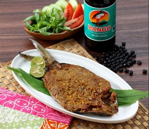 Cuci ikan kembung hingga bersih, lalu lumuri dengan perasan air jeruk nipis dan secukupnya garam, diamkan kurang lebih 10 menit, lalu bilas lagi hingga bersih. Resep Ikan Bandeng Tanpa Duri - Menu Hemat