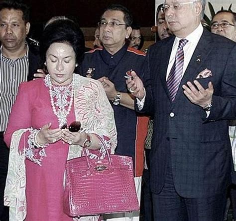 Rosmah and her husband's lavish lifestyle and extravagant purchases4 while najib was in power caused anger among the citizens in malaysia.56 following her husband's loss in the malaysian 14th general election, the couple is. "纳夫人"与"严夫人"：实力"坑夫"组合