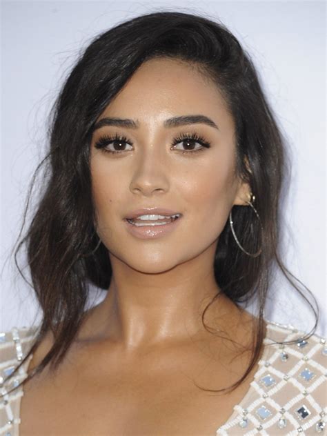 Pictures Of Beautiful Women Actress Shay Mitchell