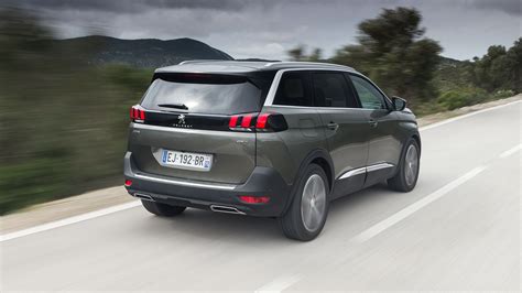 Tout comme son petit frère 3008, le grand suv 7 places se mais contrairement au 3008, le peugeot 5008 hybride ferait probablement l'impasse sur le bloc 300 ch. Peugeot 5008 (2018) review: Gallic flair in SUV-form | CAR ...