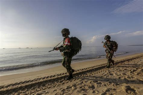 Latihan Operasi Pendaratan Prajurit Korps Marinir Tni Al Di Dabo