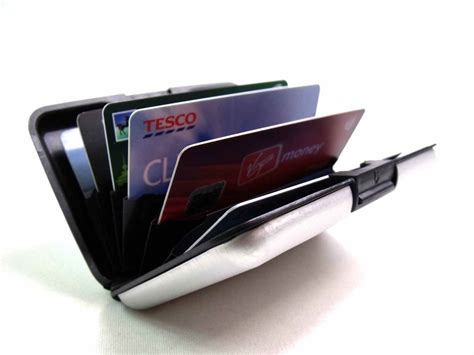 R.f.i.d security wallet has a metallic lining that stops thieves from stealing your precious financial information! RFID Scan Protected Aluminium Hard Case Security Wallet Bank Credit Card Holder | eBay