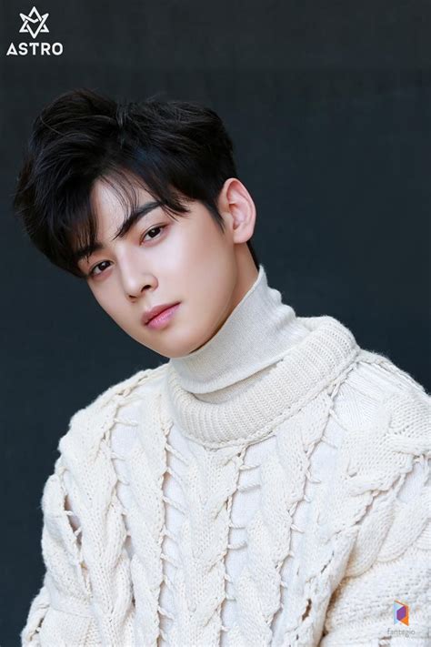 Cha eun woo (born lee dong min) is a south korean singer, actor, and member of the boy group 'astro'. eunwoo pics on Twitter in 2020 | Cha eun woo astro ...