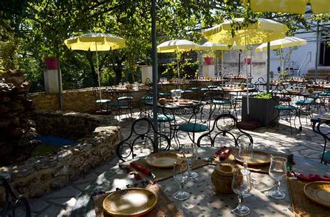 La semoule est super fine. La terrasse de la La Fantasia restaurant marocain Couscous ...
