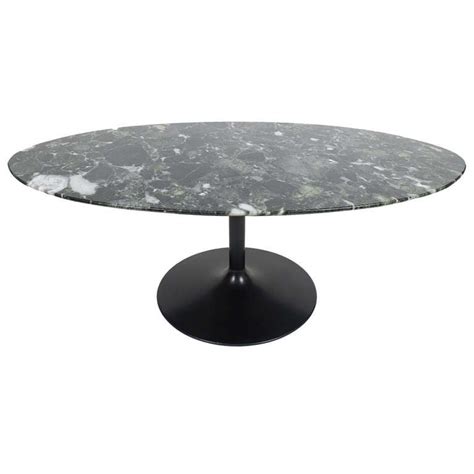 With its square shape and designer look, this marble black marble coffee table diffuses its contemporary style throughout your home and marries naturally with a colourful cotton sofa, a retro floor lamp and distressed ornaments. Oval Black Marble Coffee Table In The Style Of Saarinen at ...