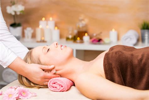 Spa Therapist Courses And Training Programs Spa Therapist Salary Canada