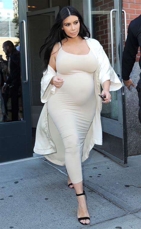 Staying Neutral From Kim Kardashians Pregnancy Style E News