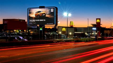 Outdoor Network unveils its new rotating digital billboard