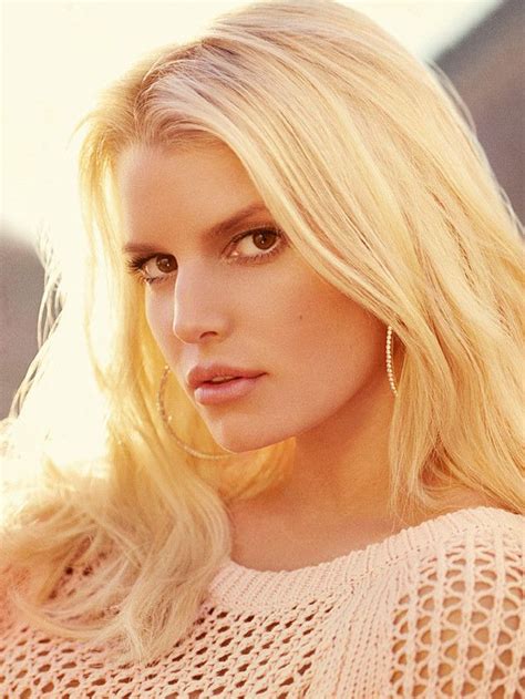 Jessica Simpson Gets Back Into Super Sexy Daisy Duke Shorts For Spring