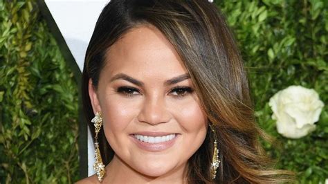 chrissy teigen wore this ultra glam ensemble to go late night grocery shopping summer hair color
