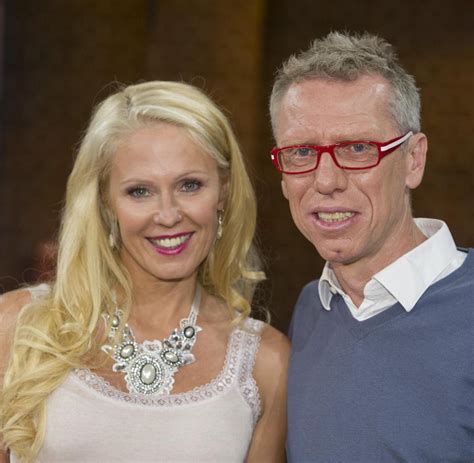 Offenbar nehmen sich einige zu wichtig. Peter Stögers Freundin Ulrike Kriegler - „Ich spiele gern ...
