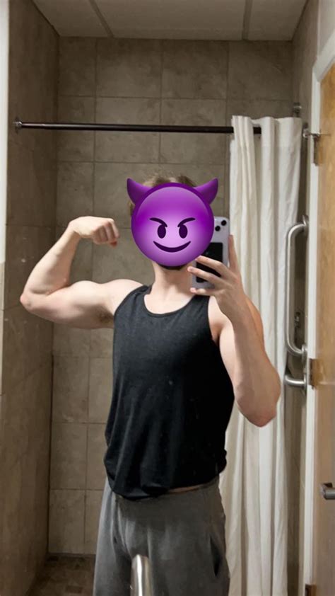 Arms Looked Big Here Rclothedmuscle