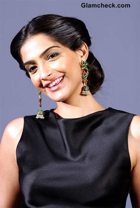 Sonam Kapoors Timeless Hairstyle And Makeup Diy — Indian Fashion
