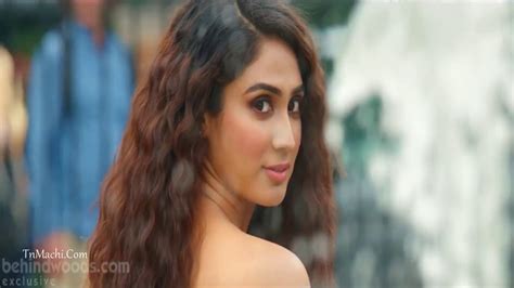The film stars nayanthara and vijay sethupathi. Naanum Single Thaan Official Teaser 1080p HD | marana mass ...