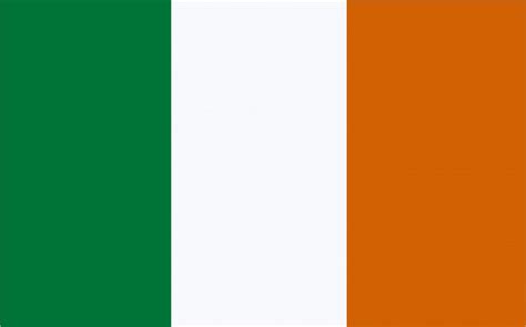 An bhratach náisiúnta), também conhecida como a tricolor, é uma bandeira tricolor vertical, com as cores verde, branco e laranja.a proporção da bandeira é 1:2 (comprimento duas vezes a largura). Comprar Bandera de Irlanda - Worldflags.es