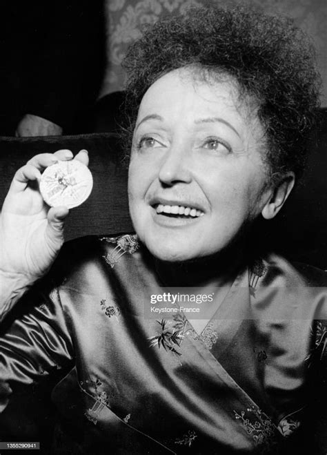 Portrait De Edith Piaf Circa 1960 News Photo Getty Images