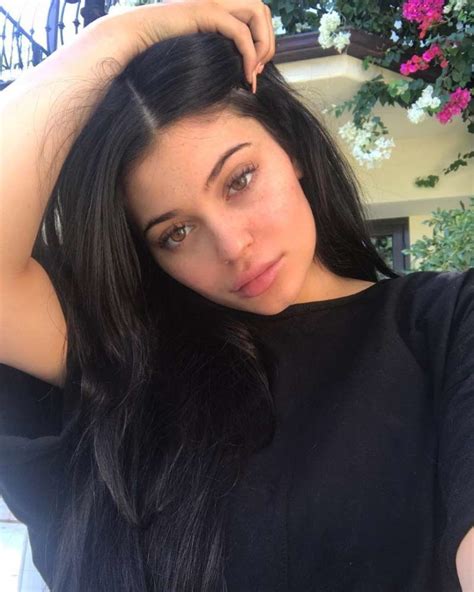 On sunday, rocking sweats and no makeup. Have You Ever Seen Kylie Jenner Without Makeup? - DemotiX