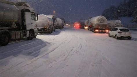 Son Dakika Bolu Dan Istanbul Y N Ne Kamyon Ve Tir Ge I I Durduruldu