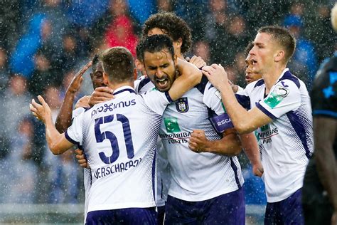 De voetbaltopper tussen rsc anderlecht en club brugge is een belgische voetbalklassieker tussen de roemrijkste clubs van brussel en vlaanderen. Anderlecht-spelers lappen zich op voor Club Brugge - De ...