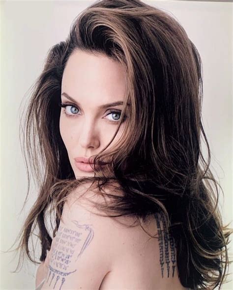 Angelina Jolie Brangelina Best Couple Brad Pitt Angelina Jolie Model Poses Head Scarf