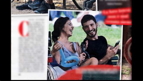Belen si copre parte del viso con il braccio, proprio in corrispondenza delle due bocche, ma è chiaro che si stanno baciando. Belen e Stefano De Martino su Chi | Ultime Notizie Flash
