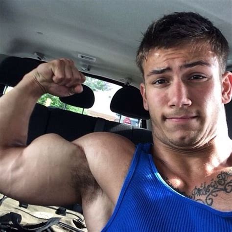 Huge Biceps Cleft Chin Gay Muscle Hunks Celebrity Workout Big Guns