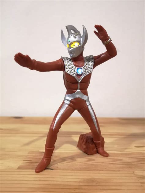 Bandai Ultimate Luminous Ultraman Taro ขายของเล่น หุ่นเหล็ก มาสไร
