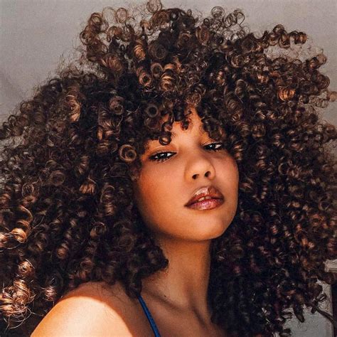 31 Easy Hairstyles For Medium Curly Dyed Hair Highlights In 2020 Kids