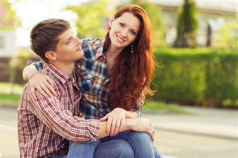 11 signs of a healthy relationship what experts say beezzly