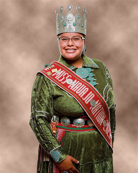 Valentina Clitso Crowned Miss Navajo Nation Navajo Hopi Observer Navajo And Hopi Nations Az