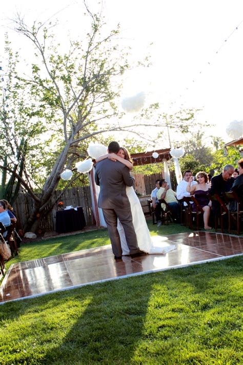 Here are ten tips for planning your own simple backyard wedding in 2020 and beyond! Backyard Rustic California Wedding - Rustic Wedding Chic