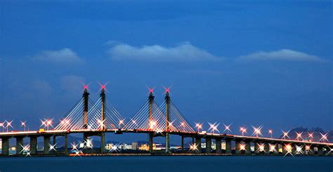 Dengan panjang 113,7 km, tidak aneh jika jembatan ini dinobatkan sebagai jembatan terpanjang kedua di dunia. www.10light.blogspot.com: Jambatan Pulau Pinang Yang Sudah ...