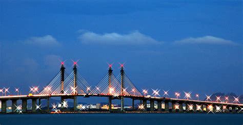 Jembatan ini dibuat indah sehingga memiliki ciri khas tersendiri. www.10light.blogspot.com: Jambatan Pulau Pinang Yang Sudah ...