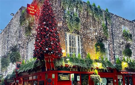Dublins Famous Temple Bar Pub Has Turned On Its Christmas Lights