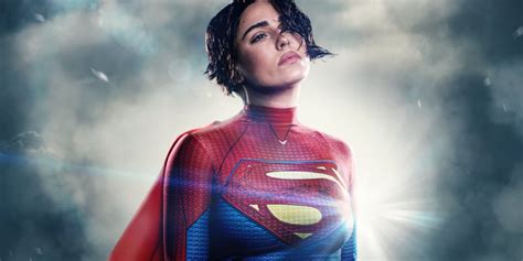 Supergirl Sasha Calle Torner A Vestire I Panni Della Supereroina Dopo