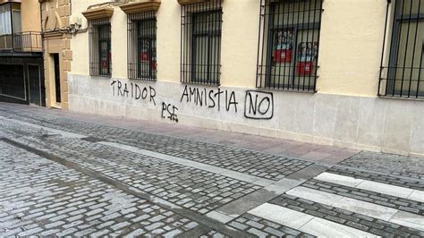 Realizan Pintadas Contra La Amnistía En La Fachada De La Sede Del Psoe