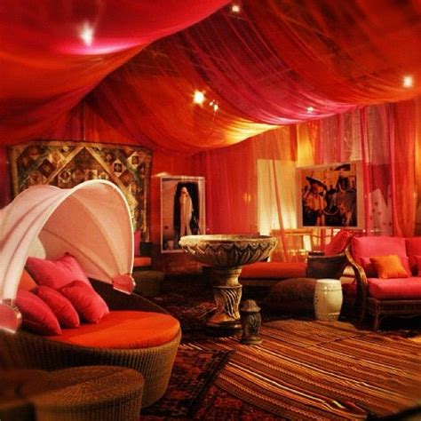 A diy canopy is easy and cheap to make, and any beginner can do it! AmazôniaMoveis Web Instagram User » Collecto | Home, Decor ...