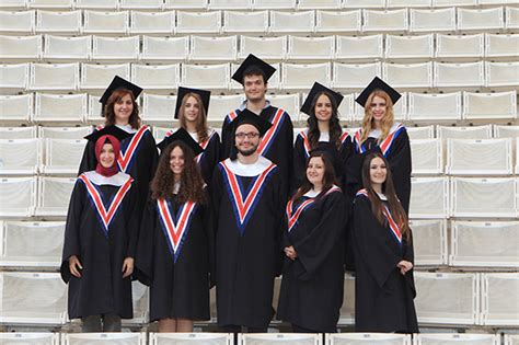 Jun 27, 2021 · ege üniversitesi devlet türk musikisi konservatuvarı öğrencisi berna özcan, iddiaya göre, dün gece erzene mahallesi'ndeki evde arkadaşlarıyla içki içti. Amerikan Kültürü ve Edebiyatı 2020 Taban Puanları ve ...