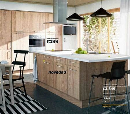 Esta cocina, diseñada por la interiorista sonia escribano, su propietaria, cuenta con muebles y organizadores que exprimen cada cm. Catálogo de cocinas Ikea 2013