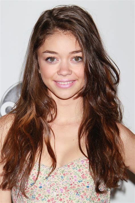 sarah hyland s new hair color gives us a glimpse at her dark and dramatic side — photos