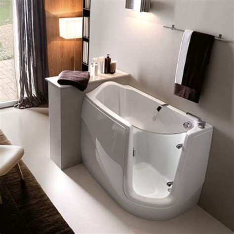La vasca da bagno trasforma la stanza in una piccola area relax. Casa Frata Vasca da bagno apribile per Anziani e Disabili ...