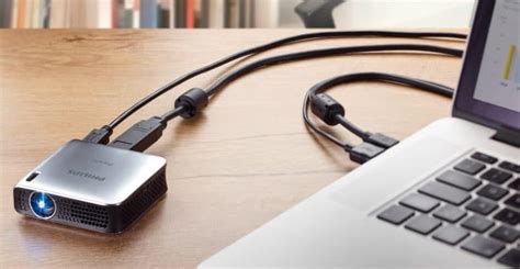Dans le cas d'un téléviseur et d'un ordinateur récent, vous aurez peu de difficultés pour brancher votre pc à votre télé puisqu'ils devraient tout deux posséder une connectique hdmi qui s'est. Comment brancher son mini vidéo projecteur sur ordi ...
