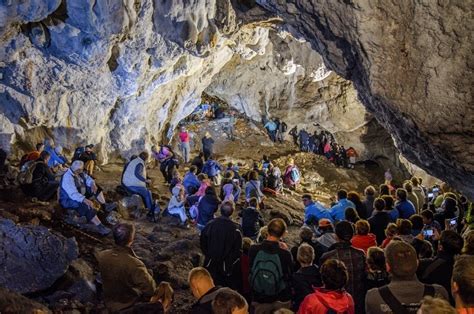 Concert In A Cave Spectatorsmesk