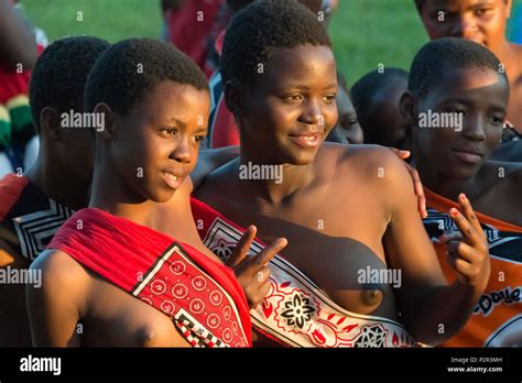 Swazi Mädchen Parade In Umhlanga Reed Dance Festival Swasiland Stockfotografie Alamy