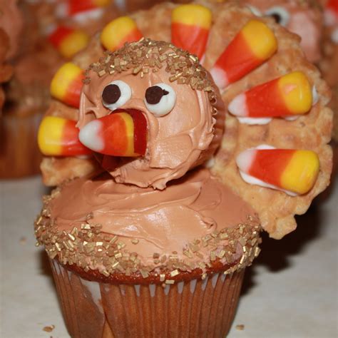 Why would you need last minute halloween cupcake ideas? The One With the Cupcakes: The One With the Turkey Cupcakes
