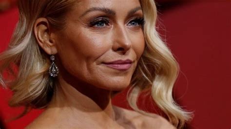 Kelly Ripa Body Shamed For Sexy Bikini Picture Snapped