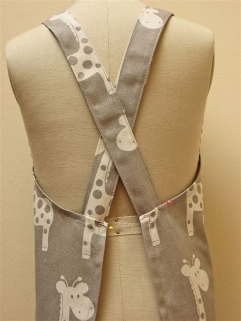 Free Pattern Cross Back Apron For Mothers And Daugthers Felicity